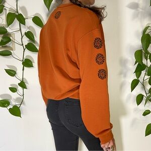 🌹 SOLD 🌹 Marigolds printed sweatshirt